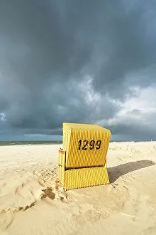 Schleswig Holstein Coastal Scenery Drucke: Beach chair against cloudy dramatic sky