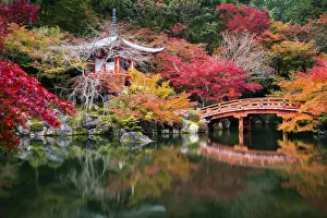 Der Bentendo-Hall und Brücke im Herbst, Tempel Daigo-ji in Kyōto, Japan
