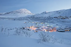 Die blaue Stunde am Riksgransen in der Gemeinde Kiruna im Landkreis Norrbottens län in Lappland Schweden