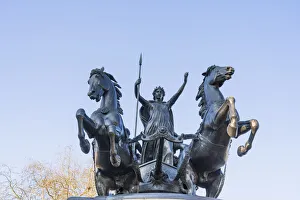 Boadicea Statue London Drucke: Boadicea and Her Daughters statue, Westminster, London, England, UK