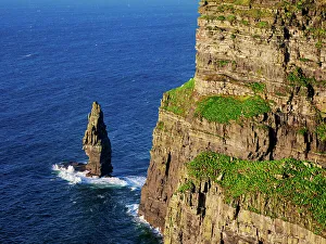 County Clare Attractions Drucke: Branaunmore Sea Stack, Cliffs of Moher, County Clare, Ireland