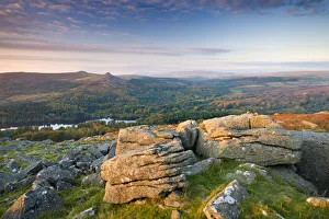 Drucke von Der Burrator, Leder-Tor und Sharpitor aus der Sicht von Sheepstor im Dartmoor-Nationalpark in Devon, England Schafstor Drucke: Der Burrator, Leder-Turm und Sharpitor aus der Sicht des Sheepstor im Dartmoor-Nationalpark in Devon