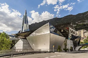 Drucke von Das Caldea-Badkomplex ist der größte in Europa, Andorra la Vella, Andorra Bilder Datiert 2017 September: Das Caldea-Badkomplex ist der größte in Europa und liegt im andorranischen Hauptort Andorra la Vella