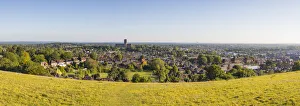 Dom und Skyline von Guildford aus der The Mount in Surrey im Vereinigten Königreich
