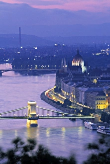 Budapest Chain Bridge Drucke: Chain Bridge and Danude
