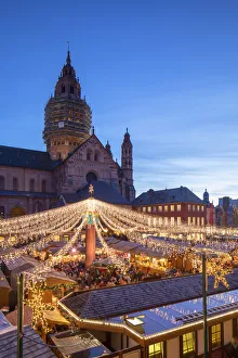 Religiös Drucke: Weihnachtsmarkt und Dom zu Abend in Mainz, Rheinland-Pfalz, Deutschland