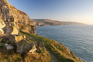 Dorset Coastline Drucke: Cliff top footpath running alongside limestone cliffs, Winspit, Dorset, England