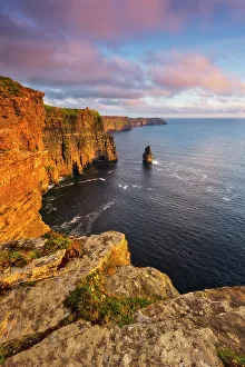 Kliffen von Moher in Doolin an der Wildatlantikstraße im County Clare auf dem Westküstendreif und im Munster-Provinzland Irlands in Europa