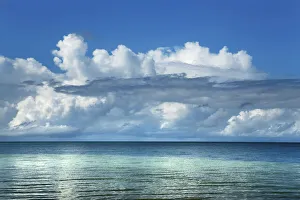 Tropical Cloud Formations Drucke: Cloud impression at ocean - Seychelles, Praslin, Grande Anse - Indian Ocean