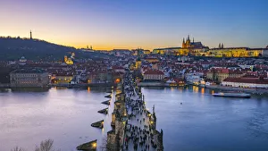 Tschechische Republik Prag Altstadt Stare Mesto Karlssbrücke (Karluv Most) und die kleine Strasse Malá