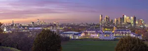Drucke von Die Skyline von Docklands aus dem Greenwicht-Park in der Stadt Greenwich im Vereinigten Königreich Greenwich-Park Drucke: Die Skyline von Docklands aus dem Greenwicht-Park in der Stadt Greenwich in London im Vereinigten Königreich
