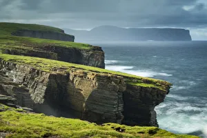 Autumn In Scotland Drucke: Dramatic cliffs on the wild west coast or Mainland, Orkney Islands, Scotland