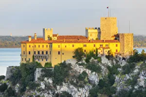 Schloss Duino am Morgen in Duino im Bezirk Triest in der Provinz Friaul-Venezien-Giuilia Italien
