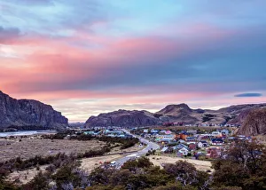 Santa Cruz Province Argentina Drucke: El Chalten at dawn, elevated view, Los Glaciares National Park, Santa Cruz Province