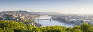 Erhöhter Blick über Budapest und den Donaufluss in Ungarn