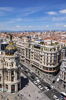Bilder Datiert 20. Juni 2019: Erhöhter Blick auf das Gebäude Metropolis, Gran Vía und Madrid in Madrid Spanien