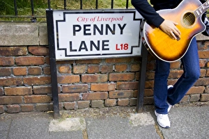 Drucke von England, Liverpool, Penny Lane ist von Paul McCartney gewidmet Straßenkunst Graffiti Drucke: England, Liverpool, Penny Lane ist von Paul McCartney zum Unsterblichen gemacht wurde