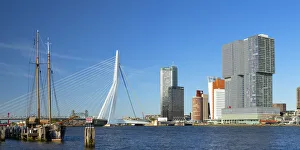 Drucke von Die Erasmusbrücke und Skyline von Rotterdam in Südholland Niederlanden Rotterdam Drucke: Der Erasmus-Berg (Erasmusbrug) und Skyline von Rotterdam in Südholland Niederlande