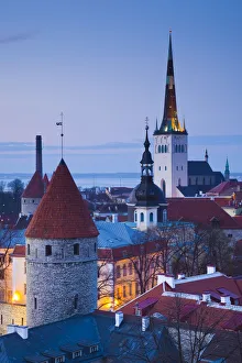 Drucke von Estland, Tallinn, Troompea-Gebiet, Aussicht auf die Altstadt von Troopea bei Sonnenuntergang Estland Drucke: Estland, Tallinn, Troompea-Gebiet