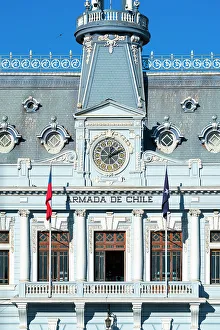 Details der Fassade des Edificios Armada de Chile an der Plaza Sotomayor im UNESCO-Weltkulturerbe in Valparaíso in der Provinz und Region von Valparaíso