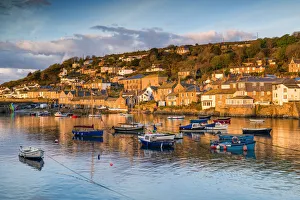 Drucke von Erster Licht auf dem Hafen von Mousehole in Kornwall, England Mäuseloch Drucke: Erster Licht auf dem Hafen von Moulesdonnec in Kornwall, England