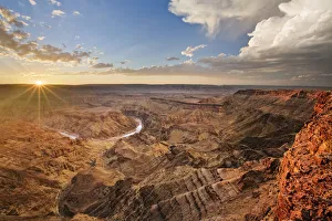 Dramatic Mountain Scenery Drucke: Fish River Canyon, Namibia