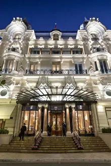 Drucke von Das Hotel de Paris in Montecarlo am Abend, Montecarlo Monegroschweiz Monaco Drucke: Hotels De Paris Montecarlo am Abend in Monako Monegrosam