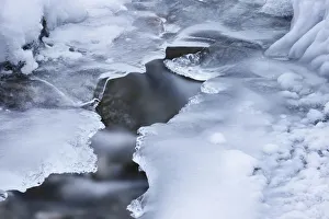 German Alps Winter Wonderland Drucke: Ice structures at brook - Germany, Bavaria, Upper Bavaria, Garmisch-Partenkirchen