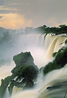 Argentina Tourism Destination Drucke: Iguacu Falls