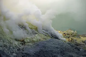 Java Island Scenery Drucke: Indonesia, Java, Sunrise at Ijen Crater, one of the most impressive place on Java Island