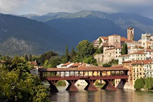 Fluss Drucke: Italien, Venedig Regionen Bezirk Vicenza Stadtteil Bassano del Grappa Fluss Brenta Brücke der Alpen