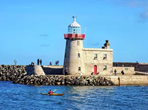 Irish Coastline Images Drucke: Kayaker in front of the Howth Lighthouse, Howth, County Dublin, Ireland
