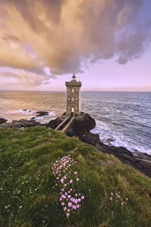 Felsenfels Pharos von Kermorvan in Le Conquet bei Brest im Département Finistère der Region Bretonien Frankreichs