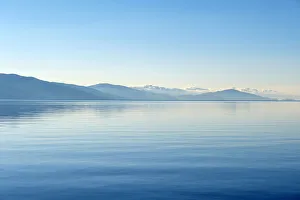 Lake Sevan Armenia Drucke: Lake Sevan at dawn, Sevan, Gegharkunik Province, Armenia