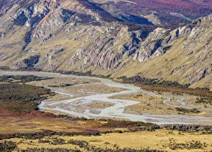 Bilder Datiert 14. Juni 2018: Río Las Vueltas mit erhöhter Sicht aus dem Los Glaciares-Nationalpark in der Provinz Santa Cruz