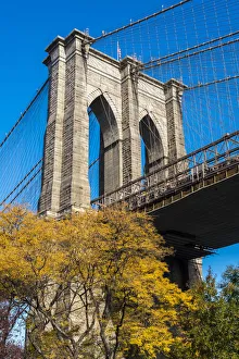New York Landmarks Drucke: Low angle view of Brooklyn Bridge, Brooklyn, New York, USA
