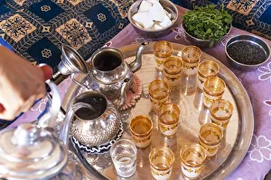 Moroccan Mint Tea Drucke: Making mint tea, Morocco