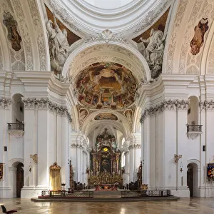 Abtssitzkirche Mariendom St. Martin in Weingarten auf der Oberbaierischen Barockstraße im oberbadischen Landkreis Neu-Ulm im Bundesland Baden-Württemberg