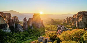 Meteora Greece Drucke: Monastery of Rousanou at sunset, elevated view, Meteora, Thessaly, Greece