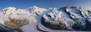 Gipfel des Monte-Rosa-Range und des Gorner-Gletschers in der Gemeinde Zermatt im Kanton Wallis (Schweiz)
