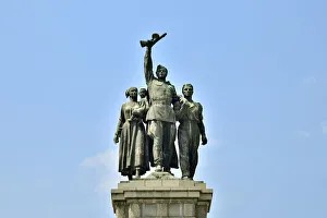 Balkan Peninsula Travel Destinations Drucke: Monument to the Soviet Army. Sofia, Bulgaria