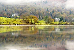 See Drucke: Morgenfog am Grasmere in der Grafschaft Cumberland im Vereinigten Königreich