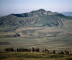 Drucke von Der Mount Longonot, 9 km hoch, liegt auf dem Boden des Großen Rift-Grabens, dreißigfünf Meilen nordwestlich von Nairobi Kenia Drucke: Mount Longonot