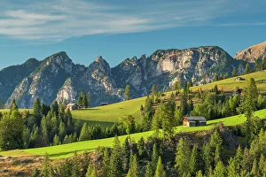 Italian Mountain Range Scenery Drucke: Mountains & Barns, Rosengarten Range, Dolomites, Trentino-Alto Adige, Italy