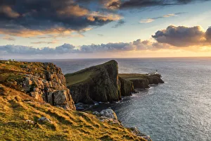 Felsenlicht auf Neist-Point am Sonnenuntergang, Insel der Schottischen Hebriden