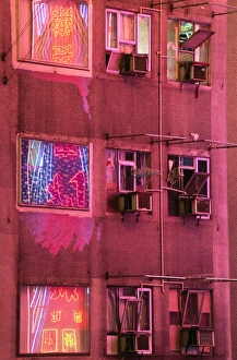 China Urban Landscape Drucke: The neon lights of Kowloon reflected in the windows