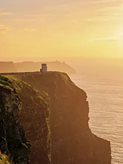 County Clare Attractions Drucke: O'Brien's Tower at sunset, Cliffs of Moher, County Clare, Ireland