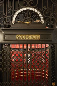 Der alte Aufzug im Palacio Barolo Gebäude in Montserrat, Buenos Aires, Argentinien