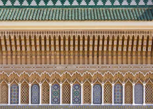 Zielformige architektonische Details über der Eingang zum königlichen Palast in Fès (Marokko)