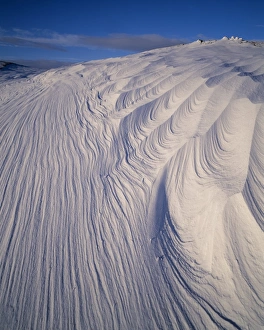 Winter Mountain Scenery Drucke: Patterns etched into the snow by the wind on Ben Chaorach